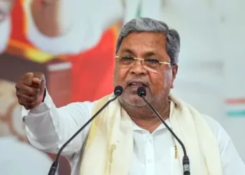 மாதவிடாய் காலத்தில் ஊதியத்துடன் விடுப்பு.. கலக்கும் கர்நாடக அரசு!